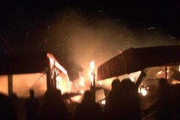 Sejumlah Rumah dan Kios Wisata Sarangan Terbakar