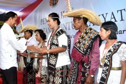 Jokowi Bagi Sertifikat di Pulau Rote (Video)