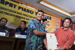 Gus Ipul-Puti dan Khofifah-Emil Lolos Syarat Kesehatan