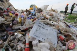 Pemkot Tangerang ajak masyarakat adukan ke DLH jika ada perusahaan buang limbah B3