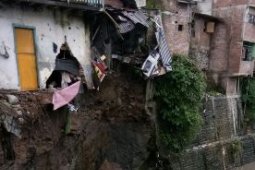 Rumah Warga Malang Hancur Akibat Terjangan Puting Beliung