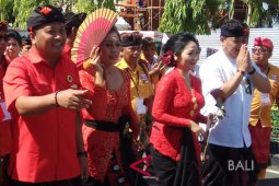 Ribuan masyarakat antar paket "AMAN" daftar ke KPU Gianyar