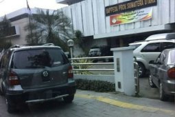 Kendaraan dilarang parkir di pedestrian