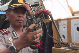 Polisi pelabuhan Gilimanuk sita udang beku