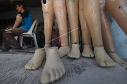 Wali Kota Singkawang bantu warga kaki palsu