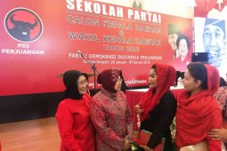 Puti Ikuti Sekolah Partai