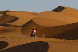 Sainz Amankan Kemenangan Peugeot di Dakar