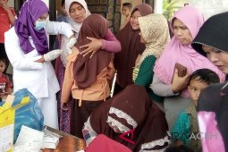 Ratusan warga Singkil suntik vaksin difteri