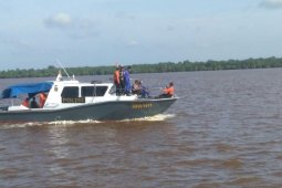 Perahu terbalik warga Tanjabbar hilang