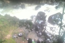 Pengemudi ngantuk, xenia terjun ke Jurang