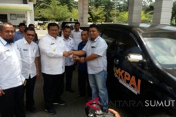 Bupati serahkan mobil untuk KPAI dan LPTQ