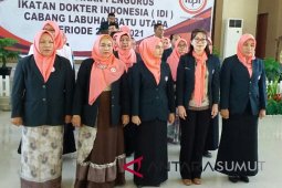 Trio cewek pimpin dokter Labura