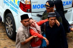 40 Mobil Ambulan Bantu Bawa Korban Kecelakaan