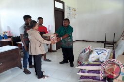 Siswa SMA YPK Wondama Terima Bantuan Bama