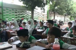 Ruang Kelas Retak,  Belajar Beralih ke Halaman
