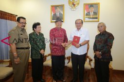 Kalangan Seniman Apresiasi Prestasi Bupati Gianyar