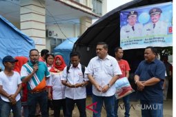 Parlindungan Purba bantu korban kebakaran Sibolga