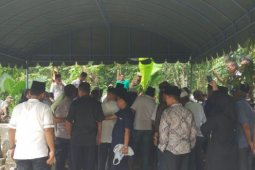 Orangtua Bupati Tapteng tutup usia
