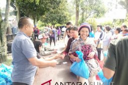 Pasar murah di Parapat