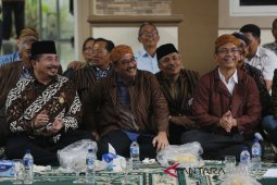Djarot-sihar sungkem ke tokoh Jawa