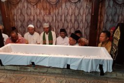 Gus Ipul Berziarah ke Sunan Giri Gresik