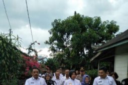 Wagubsu monitoring hasil bedah rumah di Tapsel
