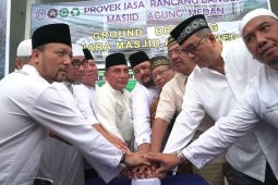 Edy Rahmayadi resmikan pemancangan menara Masjid Agung