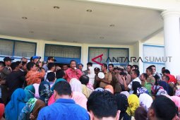 Guru honorer tuntut honor