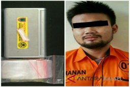 Tersangka Simpan Sabu-Sabu Di Plafon Tangga Rumah