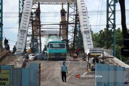 Tali Penggantung Jembatan Bengawan Solo Tunggu dari China