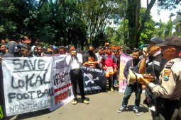 Suporter Persibo Bojonegoro Demo Tuntut Manajemen Rombak Kepengurusan (Video)
