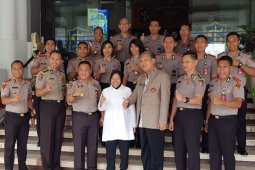 Siswa STIK-PTIK Pengabdian Masyarakat di Surabaya