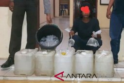 Polisi Muntok tangkap dua penjual minuman beralkohol jenis arak