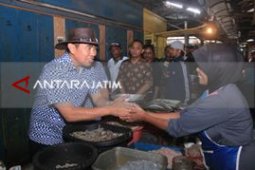 Pasangan ASIK Awali Kampanye "Blusukan" Pasar Tardisional