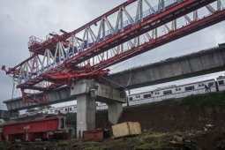 Empat orang tewas tertimpa crane