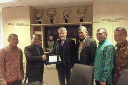 Gubernur Babel terima penghargaan dari promotor MXGP