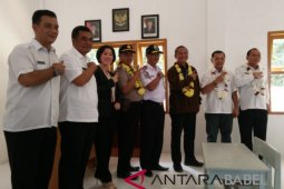 PT AP II Depati Amir Pangkalpinang serahkan bantuan monumental