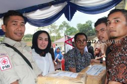 Pmi bantu buku bacaan untuk Cool Artboration