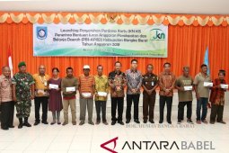 Pemkab Bangka Barat bagikan 4.695 kartu JKN-KIS