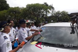 Angkutan "online" legal jika berisi stiker