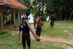 Petugas Gabungan Tangkap Warga Bawa Kayu Rimba