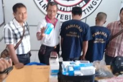 Tips mengisi ulang daya ponsel agar baterai awet