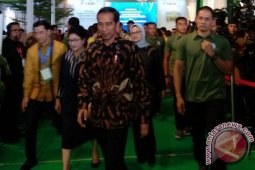 Pabrik farmasi berteknologi robotik beroperasi