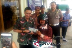 Zola tinjau pemutihan pajak di Samsat Jambi
