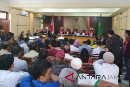 Tiga terdakwa suap APBD Jambi disidangkan