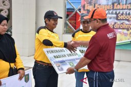 Empat Petugas Kebersihan Dapat Hadiah Umrah