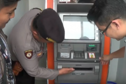 Petugas Patroli Cek ATM di Blitar