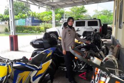 Kendaraan Mewah "AL" Parkir Di Polsek KPL