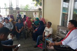 Suami ditangkap, istri ABK datangi ketua DPRD