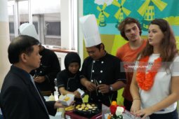 UK Petra Dorong Mahasiswa Berani Belajar ke Luar Negeri
